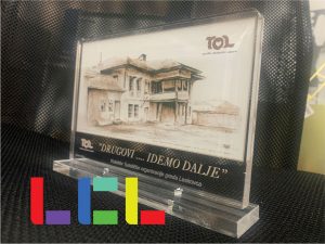 Plaketa od pleksiglasa sa UV štampom
