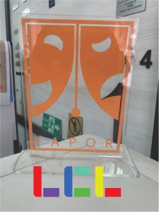 Plaketa od pleksiglasa sa UV štampom